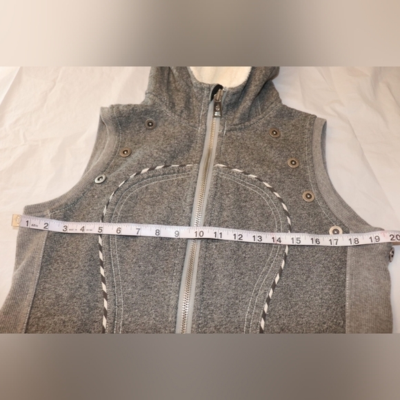 Lululemon Athletica Women's Grey Scuba hoodie Special Edition Vest. Size 10 - Picture 10 of 11